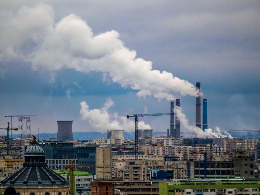 „În general, se caută lovirea pe întreg lanțul: cel de producere al energiei, transportul și distribuția. În Ucraina, Rusia a lovit și termocentralele, și rețeaua de transport și transformatoarele.” foto: 157153843 © LCVA | Dreamstime.com