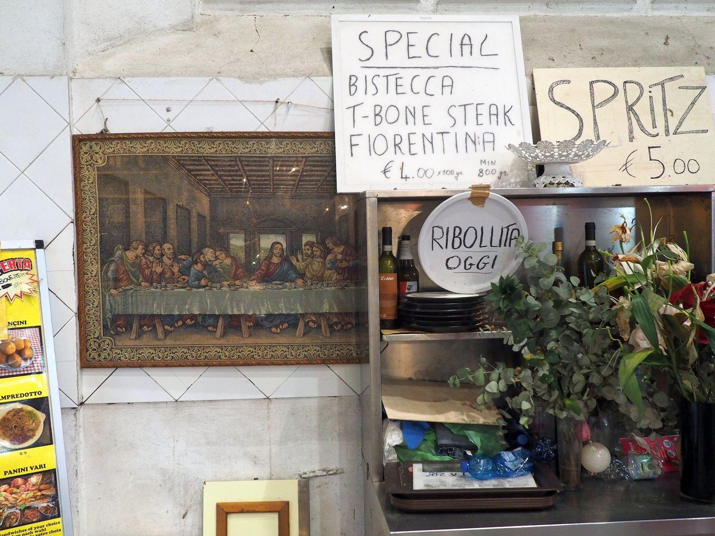 Lucrurile bune încep cu un brunch în piața din Florența unde totul era alandala, însă mâncarea delicioasă. De remarcat jumătate din Cina lui Leonardo ascunsă printre detalii.