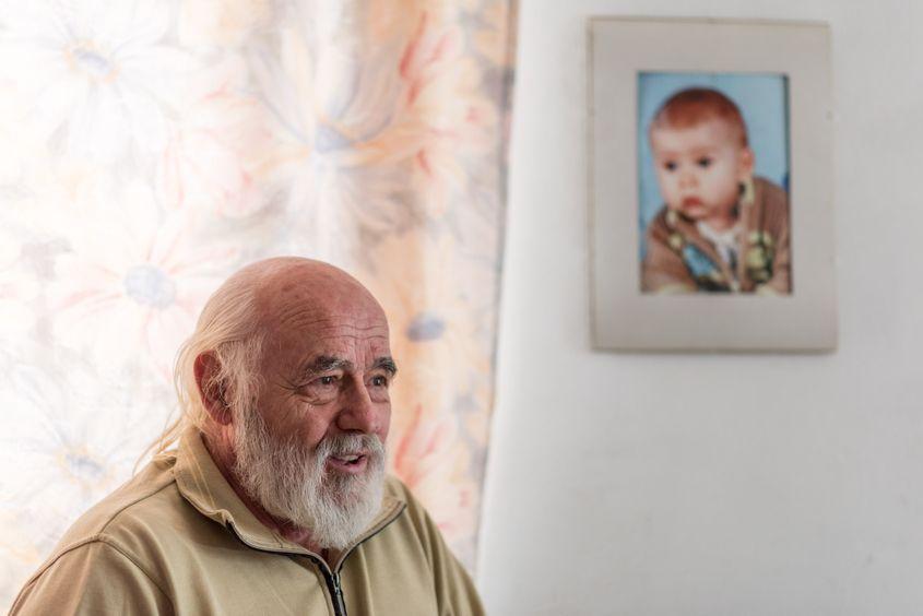 Emil Hidoș locuiește într-un sat de lângă Beclean. Foto: Raul Ștef