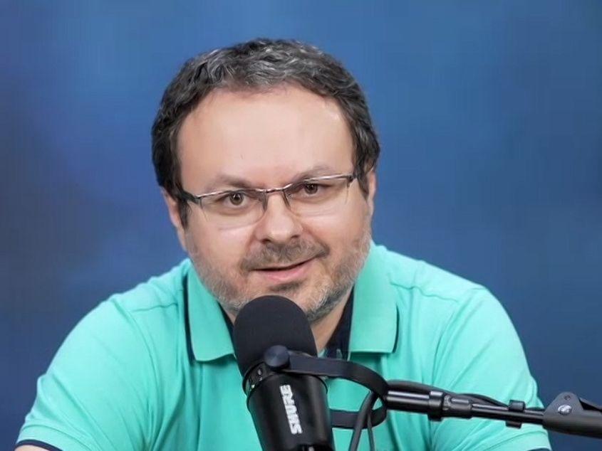 Marius Simion este fondatorul proiectul NLPMania, „cel mai cunoscut blog de dezvoltare personală prin Programare Neuro-Lingvistica din România”, cu o comunitate de peste 70 de mii de cititori, conform descrierii proprii. A absolvit  Facultatea de Sociologie și Psihologie, specializarea Asistență Socială, din cadrul Universității de Vest (Timișoara) și este Master Trainer NLP. Foto: Facebook, pagină oficială