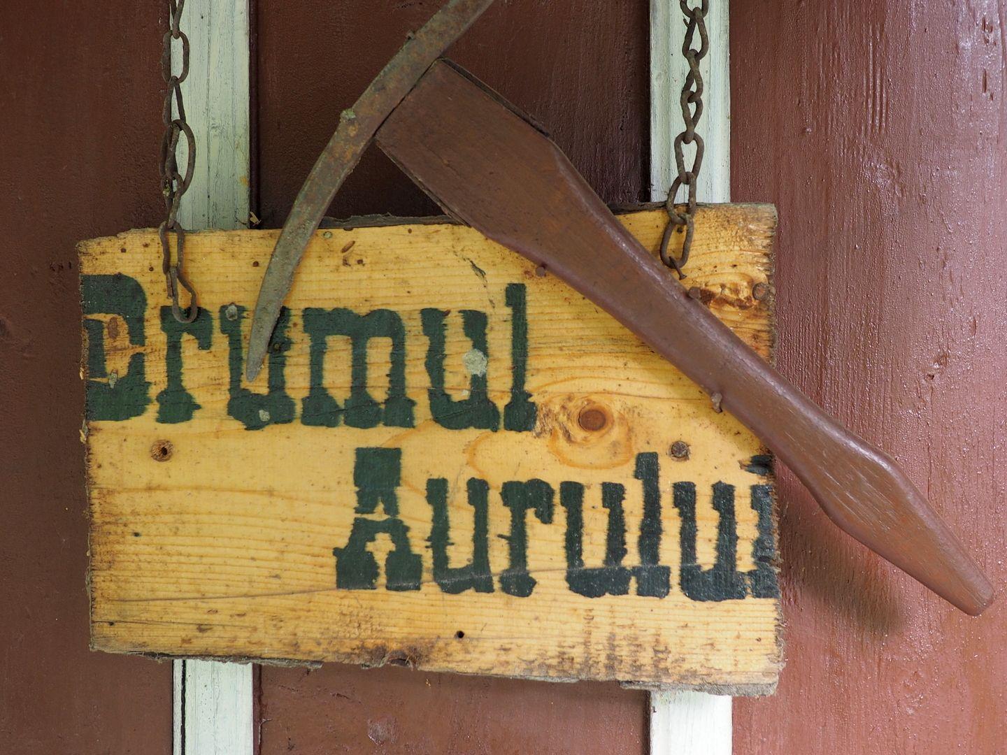 În curtea pensiunii Casa Petri