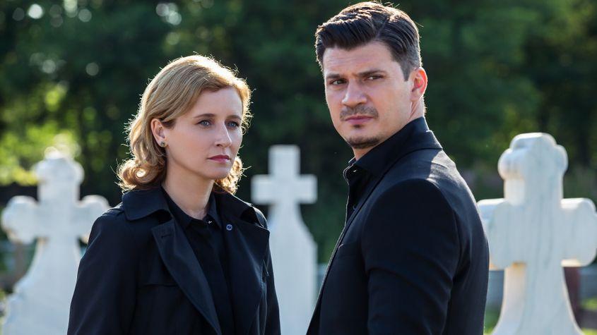 Rodica Lazăr şi Emilian Oprea, într-o secvenţă din film. Fotografii: HBO ©