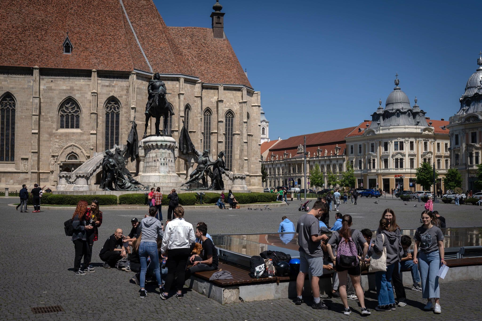 Studenți în Piața Unirii din Cluj-Napoca, vineri, 10 mai, 2024.