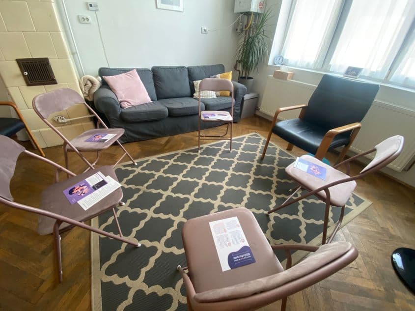 „Din astfel de întâlniri, uneori femeile își dau seama că poate au trecut printr-o relație abuzivă sau poate sunt într-una”, spune psiholoaga Alexandra Abrudean. Foto: A.L.E.G.