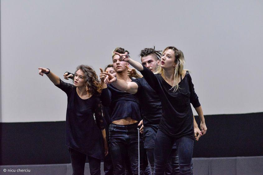 Trupa de dans contemporan, Kid A. Foto: Nicu Cherciu