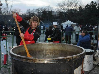 Ne dați ori nu ne dați fasole cu cârnați?