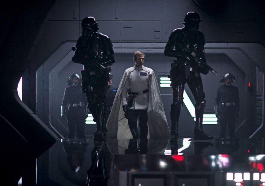 Imagine din Star Wars: Rogue One, cu Ben Mendelsohn în rolul lui Orson Krennic.