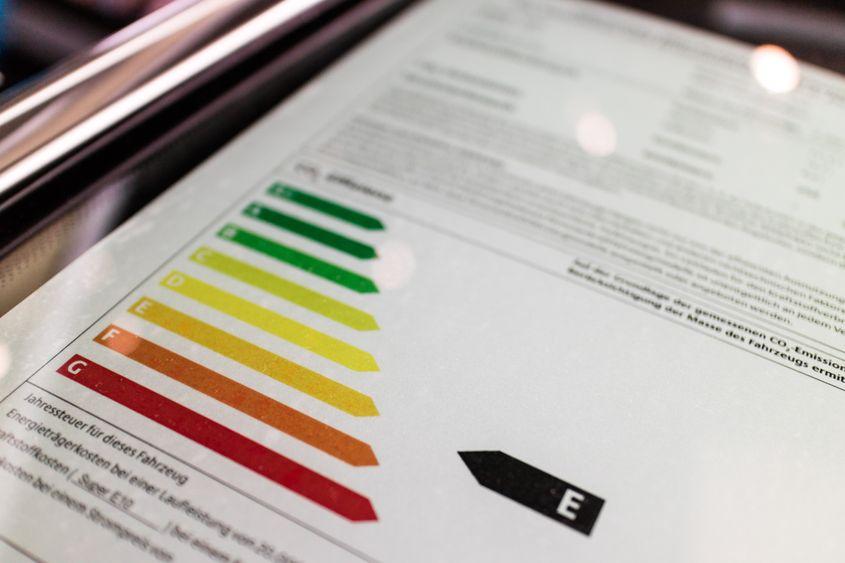 Romania does not invest in energy efficiency.
Photo: ID 89563274 | Energy Poor © Sergio Bertino | Dreamstime.com