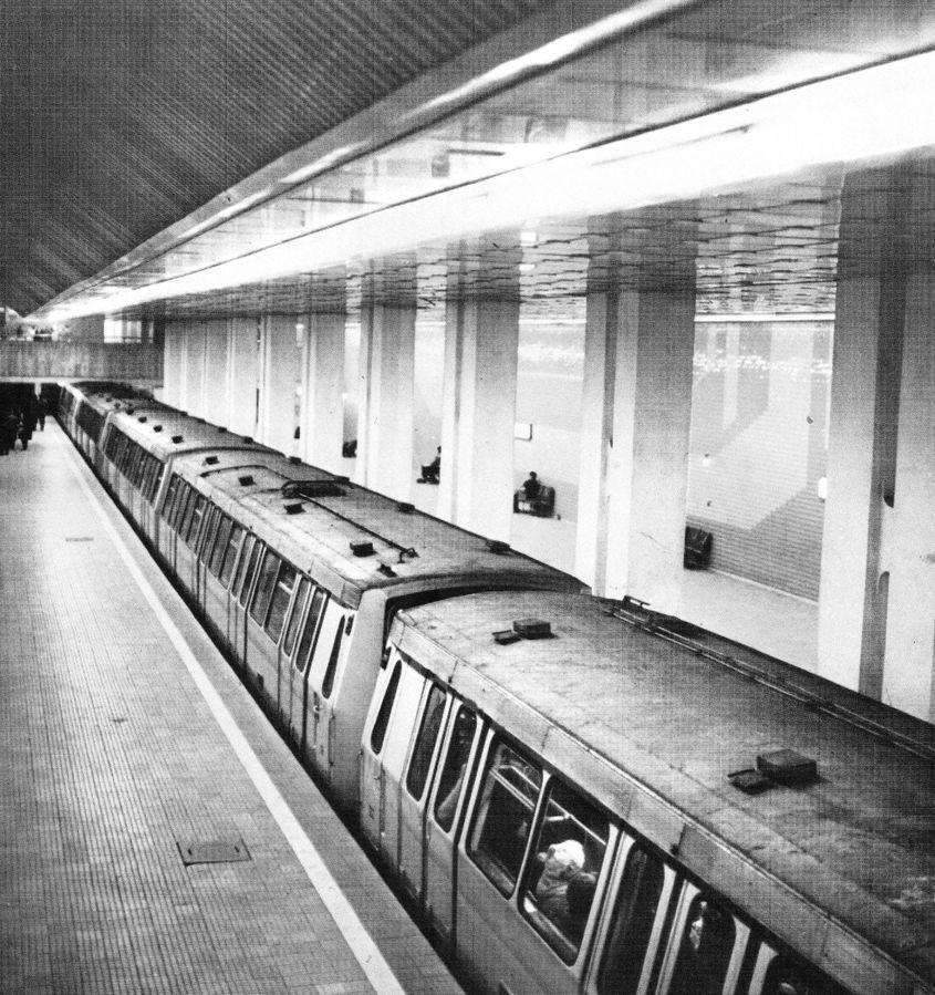 Stația de metrou Timpuri Noi, cu peroane laterale. Foto Alexandru Panaitescu