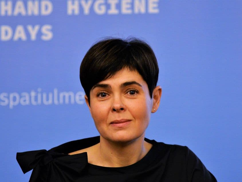 Andreea Moldovan le predă medicilor din România metode de prevenție a infecțiilor nosocomiale. Foto: Lucian Muntean