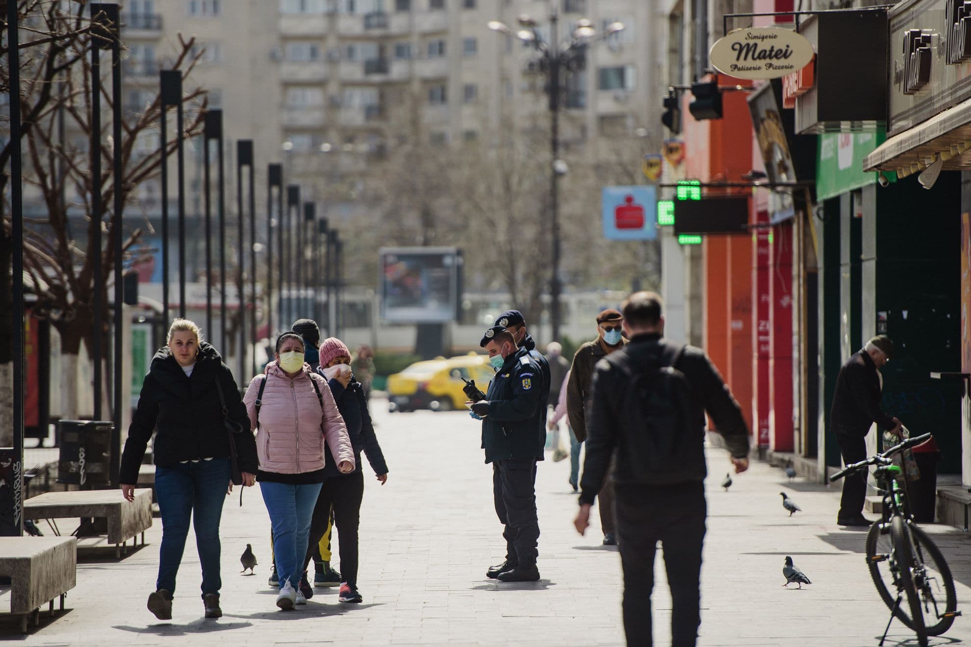 Dar pentru unii bucureșteni, viața curge mai departe neschimbată. Foto: Ioana Epure
