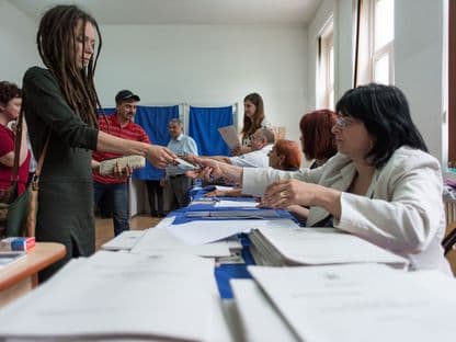 Parlamentare 2016: tinerii chiulesc, rezultatul e decis de segmentul 45-64 de ani