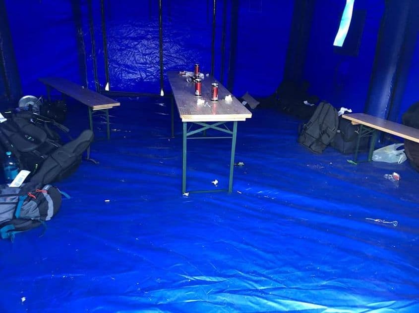 Cortul de la Vama Borș unde Daniel a petrecut zece ore așteptând un mijloc de transport spre București