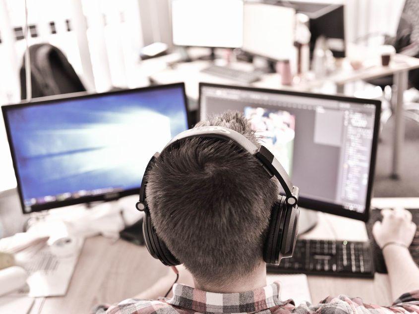 Deocamdată, IT-istul român e nevoit să aleagă între imaginație și confort financiar. Foto: Lucian Muntean