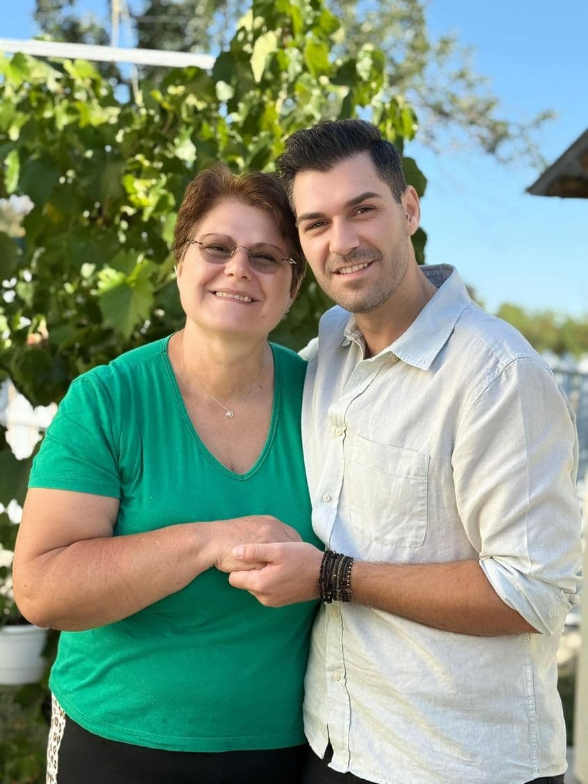 Gabriel Dumitru, alături de mama sa, Marilena Dumitru, care deține 90% din acțiunile firmei GD Serv & Events SRL. Foto: Facebook/Gabriel Dumitru