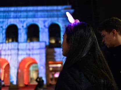 Frăția păcănelelor. Câți bani a plătit Primăriei Capitalei o casă de jocuri de noroc ca să-și proiecteze numele pe Teatrul Odeon