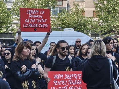 Cum mobilizează AUR mașinăria de linșaj împotriva celor care vorbesc despre violul de la școala de vară