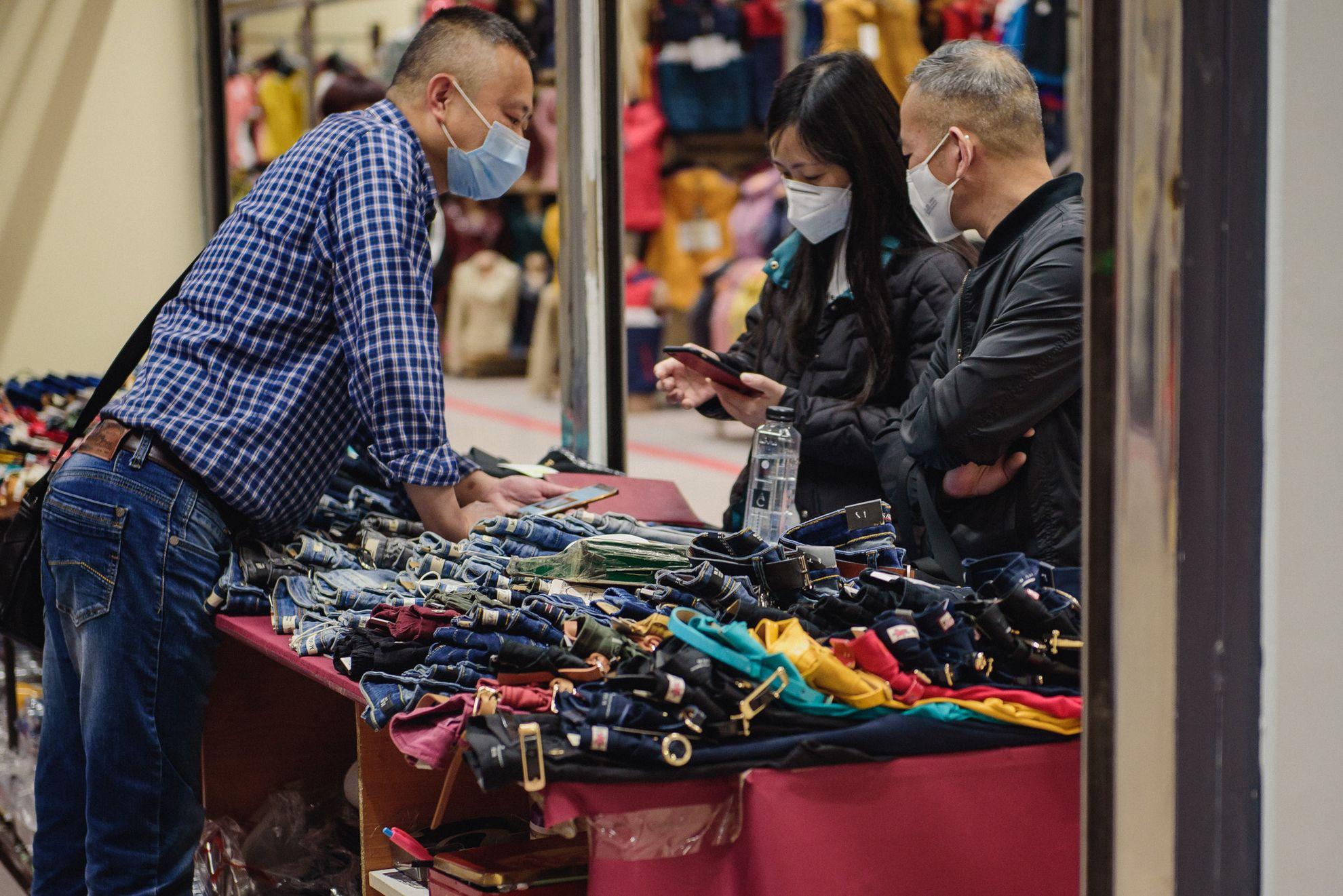 Comunitatea chineză din Dragonul Roșu e foarte strânsă și organizată.