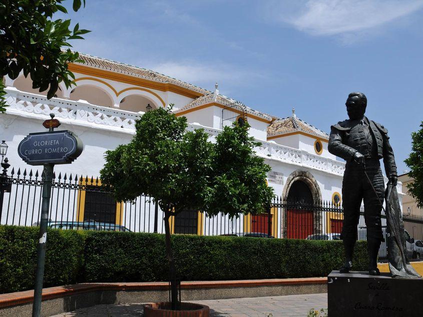 "Plaza de Toros de la Real Maestranza de Caballería de Sevilla" este numele oficial al locului unde se țin coride în Sevilla. Fotografii: Lucian Muntean