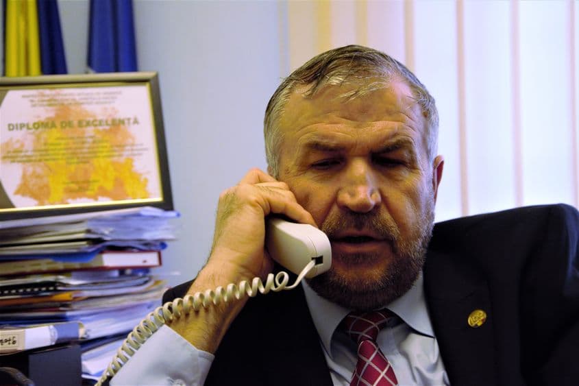 Primarul Viorel Miron și-a început șirul mandatelor în 2004, cu trei inundații catastrofale.