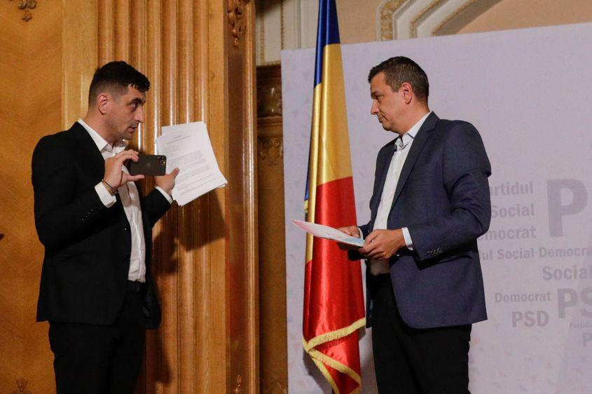 Aparent dușmani din punct de vedere politic. George Simion (AUR) și Sorin Grindeanu (PSD) s-au coordonat foarte des în Parlament. Foto: Inquam Photos / George Calin