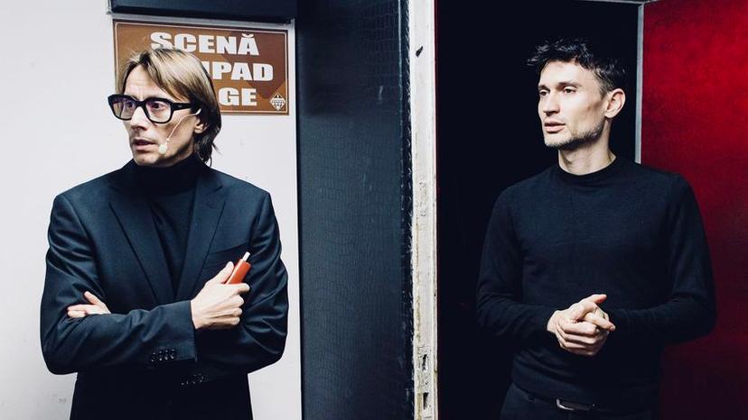 Marius Manole și Andrei Irimia în backstage-ul spectacolului „Lumini și umbre”: Vocea lui are o textură care mușcă din sunetul pianului sau, alteori, îl îmbrățișează”, mărturisește Andrei Irimia.