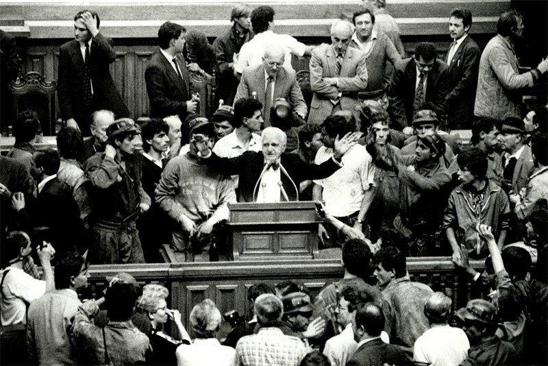 Septembrie 1991: poate cea mai frumoasă și mai faimoasă imagine cu Ion Rațiu.
