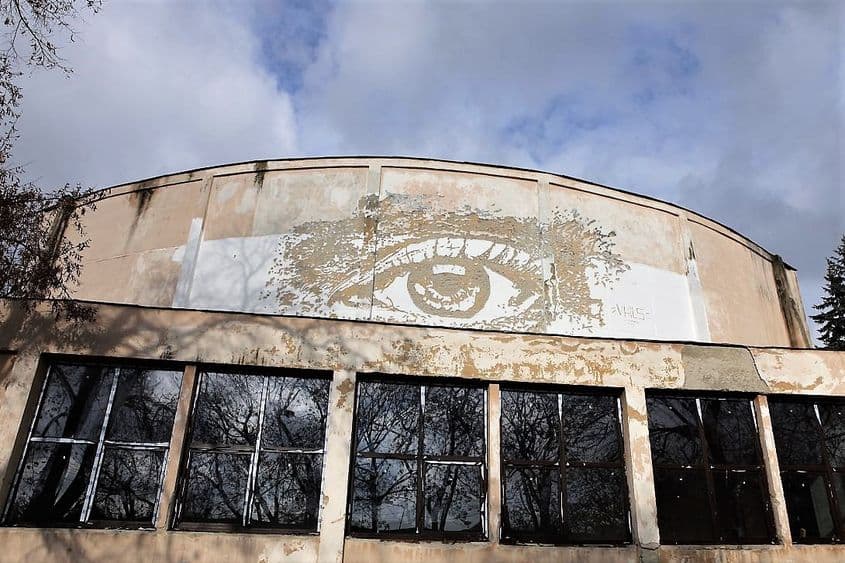 Cinematograful de vară Capitol, aflat pe strada 20 Decembrie 1989, Timișoara. Foto: vhils.com