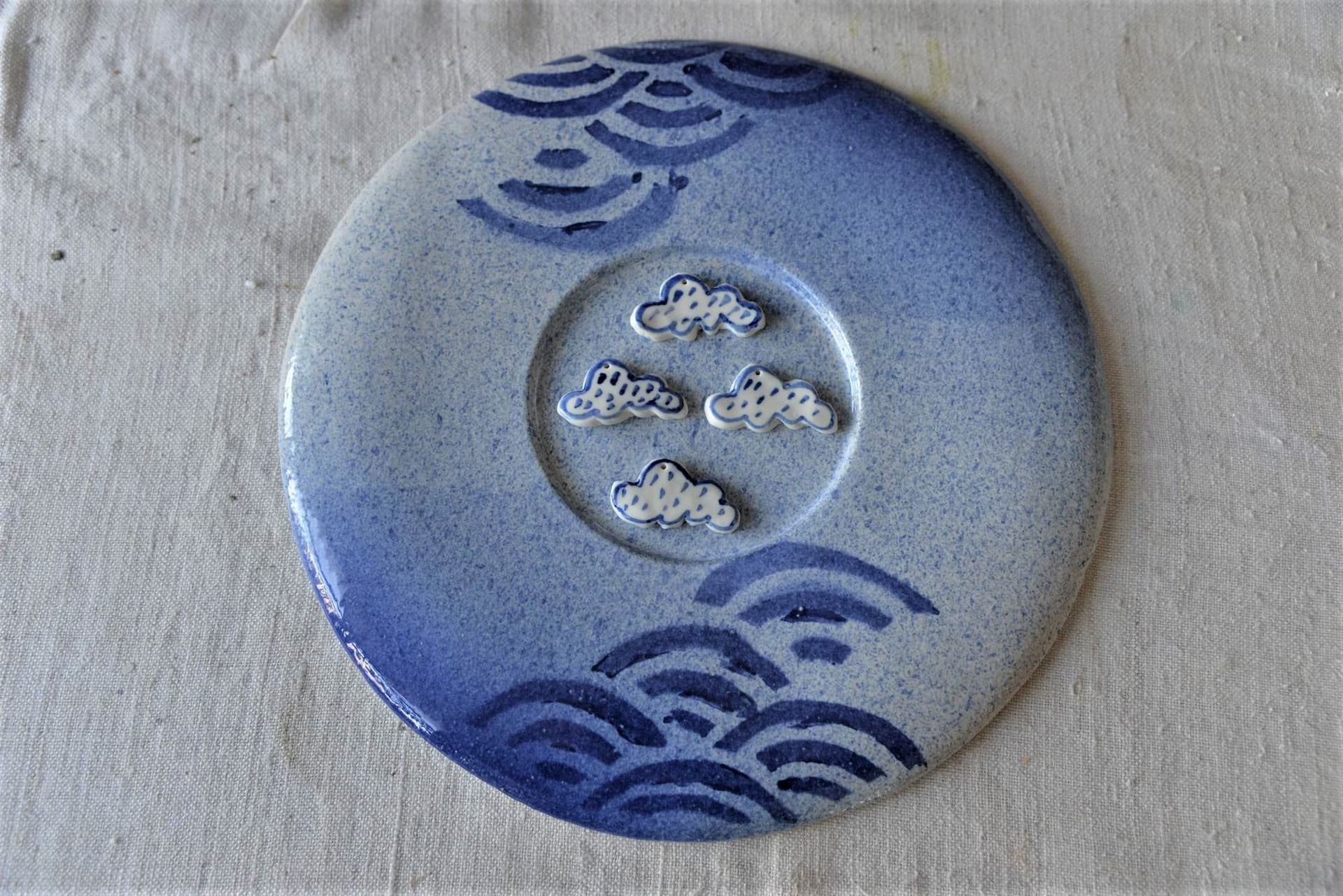 Mărțișoare din porțelan create de artistul ceramist Marius Stanciu. Foto Lucian Muntean