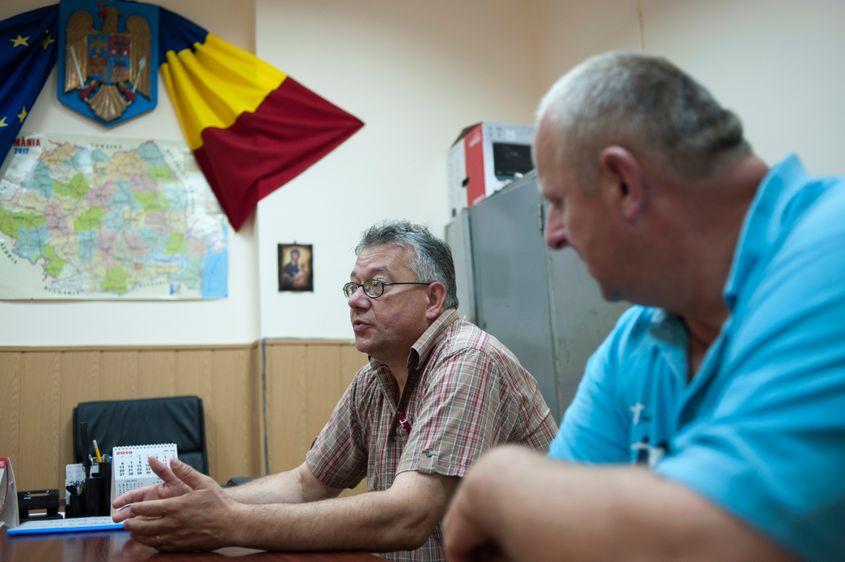 Inginerul Paulin Budău (stânga) spune că programul a fost un succes