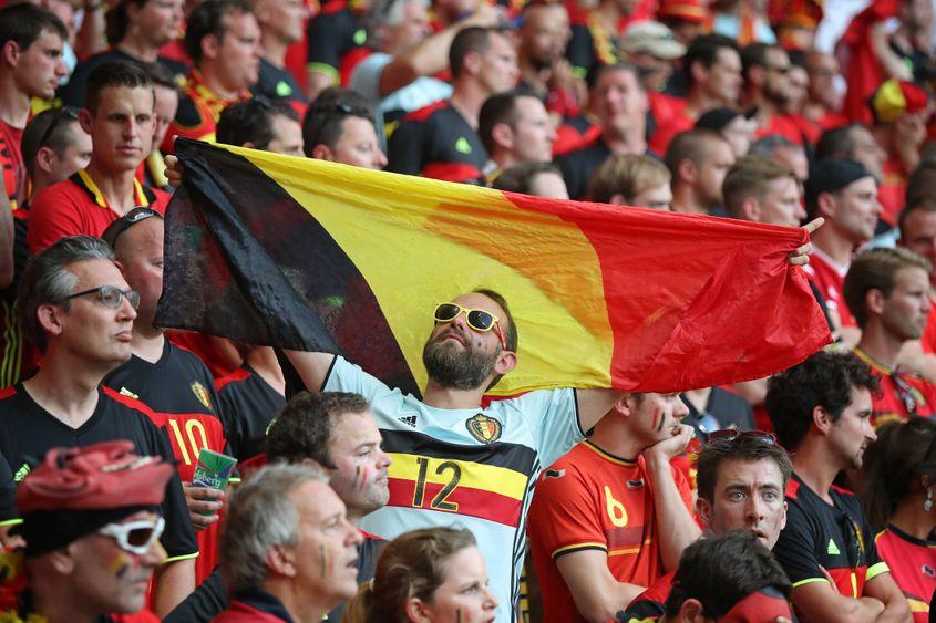 Nisa, Franța 22 iunie 2016. Mulțimea de fani belgieni își arată susținerea în timpul meciului Suedia - Belgia de la EURO 2016 la Allianz Riviera Stade de Nice, Franța. Foto © Katatonia82 | Dreamstime.com