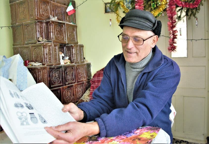 Profesorul Gheorghe Gherman, pasionat de istoria locală, omul care vine din frig.