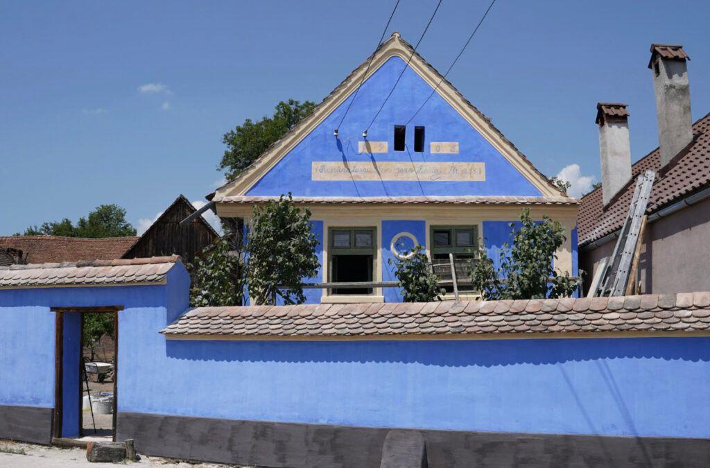 DUPĂ Restaurare fațada Casa albastră 250 din Șona. Foto: Diana Iabrașu