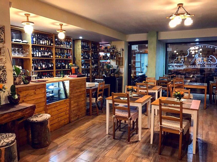 Imagine din interiorul osteriei „Ciao Niki” din București.