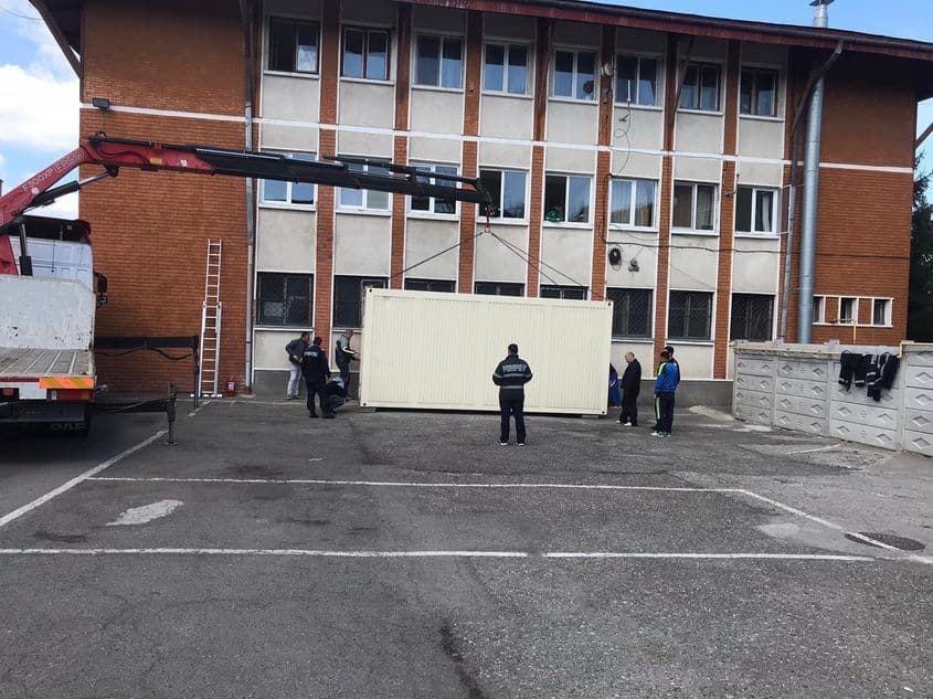Construcțiile modulare folosite la festivaluri au devenit zone de triaj pentru spitalele clujene FOTO Arhiva personală