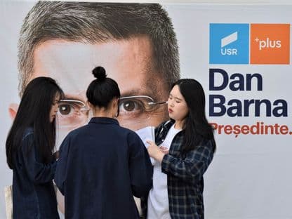 Candidatul uite-l, nu-i!