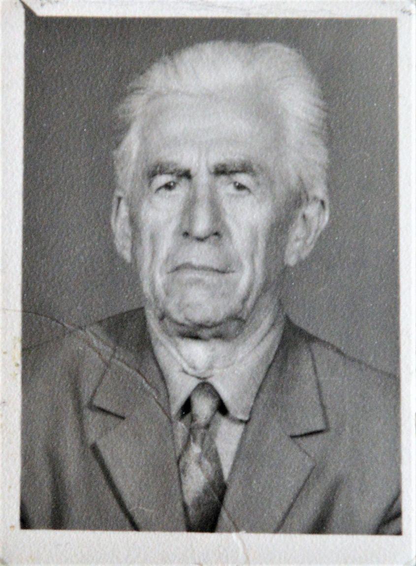 Petru Moica, tatăl Ninei.