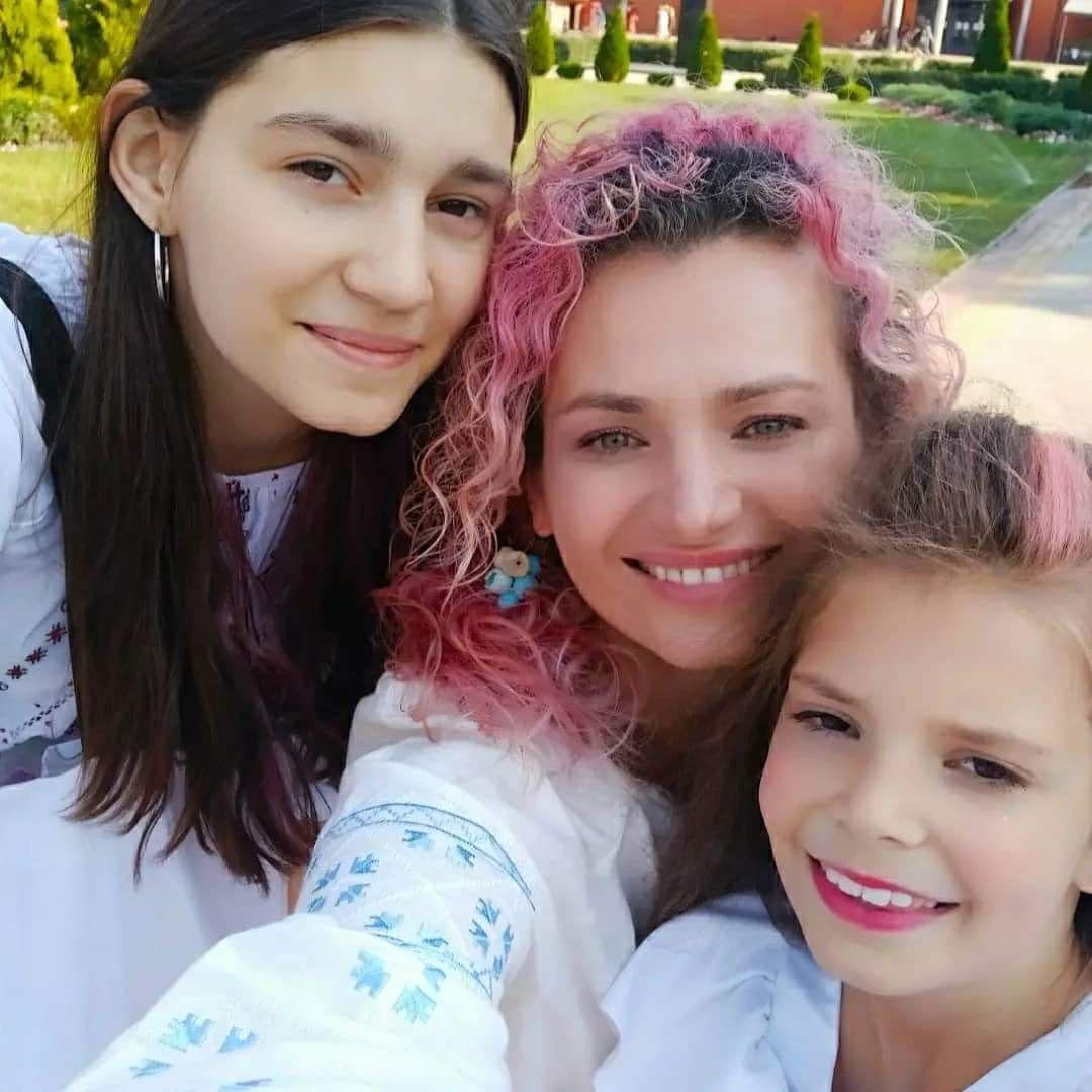 Olga și fiicele ei. Foto: arhiva personală