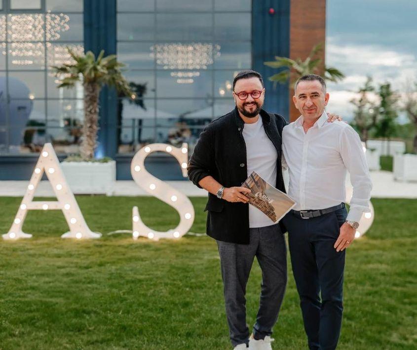 Director executiv al firmeI Maristar Com SRL este Aldea Constantin Dănuț (dreapta), fondatorul companiei de construcții Rad Panorama Construct SRL, o altă firmă care construiește în prezent blocurile rezindențiale de lux ale lui Gonț din Sinaia. Foto: Facebook MRS Residence