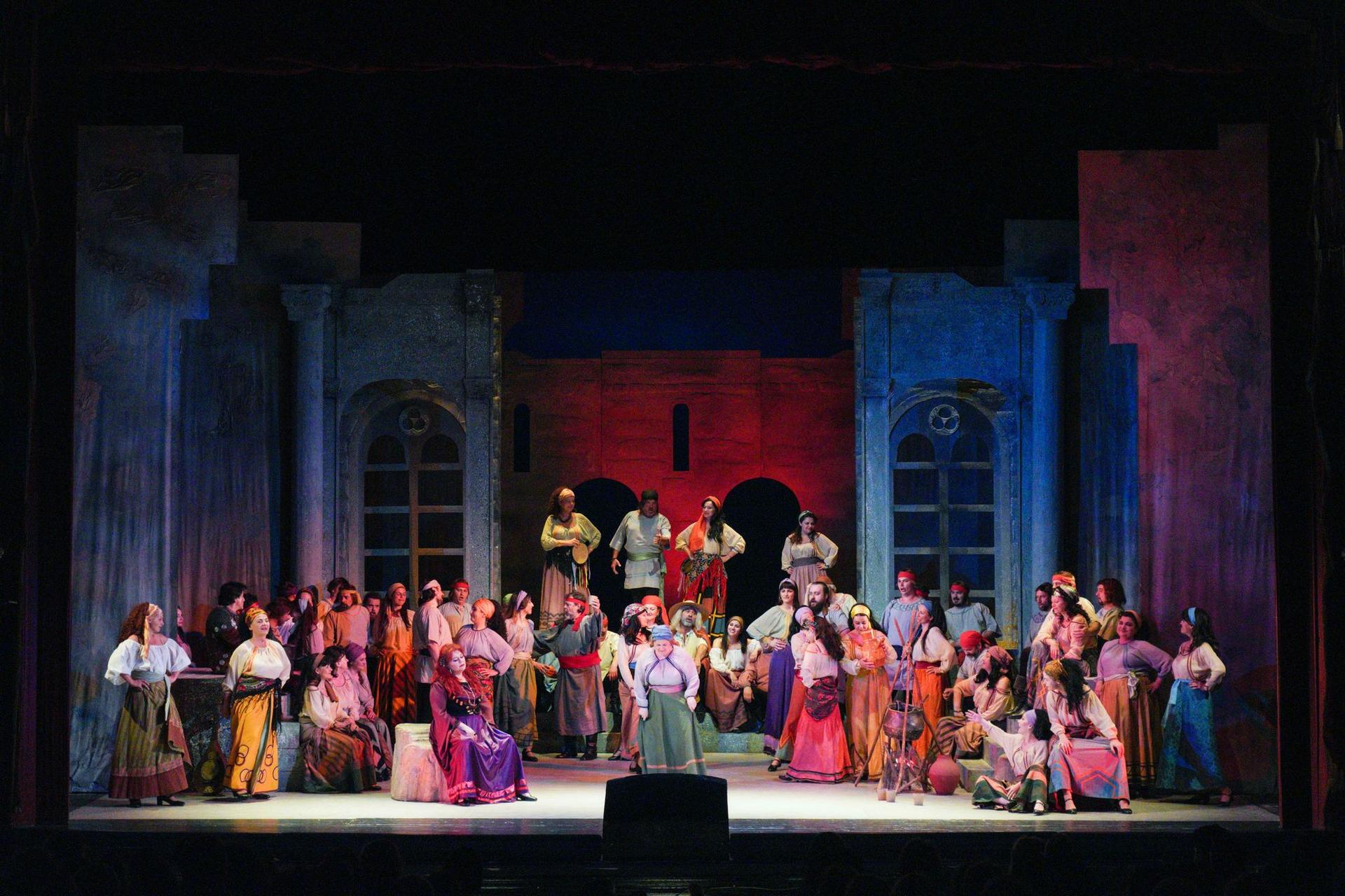 „Trubadurul”, la Opera Națională din Cluj, Foto: Raul Ștef