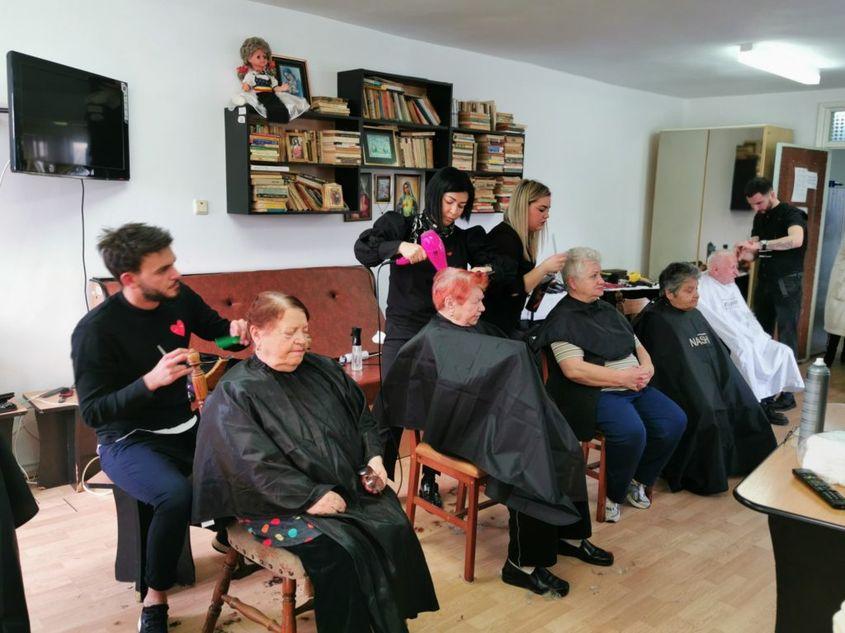 GivingTuesday2019. Inițiativa "Giving style and smile" Alba Iulia. Foto Giving Tuesday