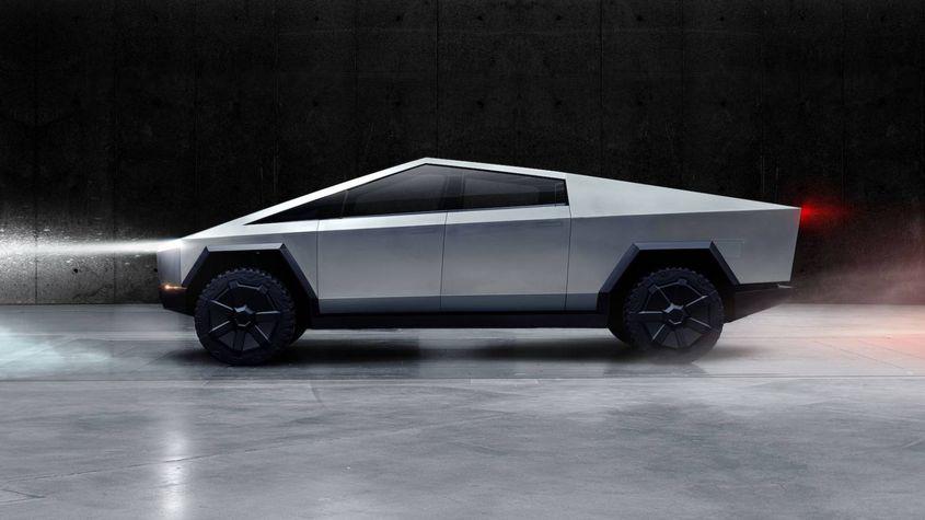 Tesla Cybertruck pare desprinsă din filmele anilor 1980, dar e, de fapt, o mașină de secol XXI