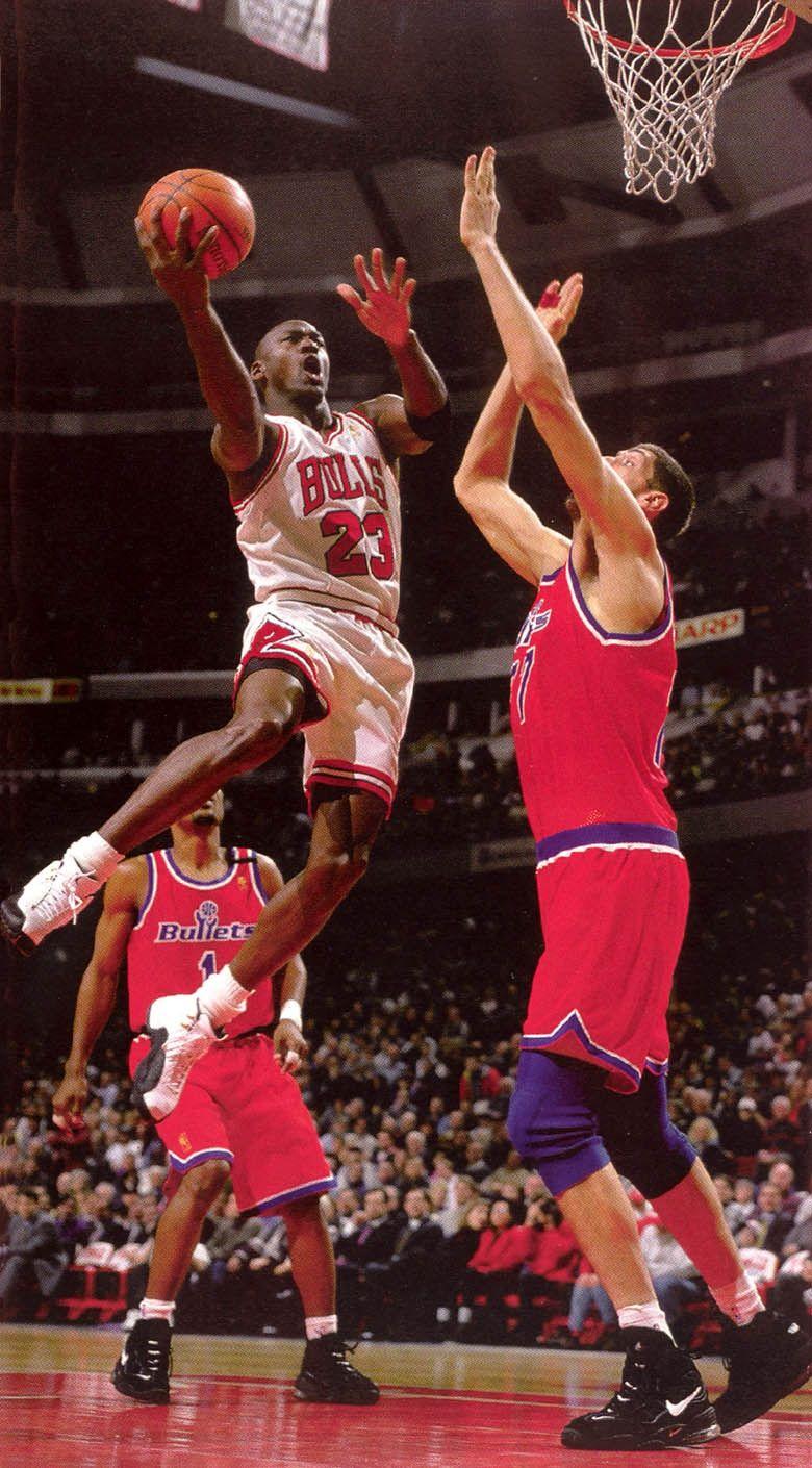 Big Ghiță în duel cu Michael Jordan.