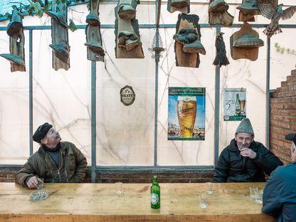 URBĂNUȚII. Solca, Suceava: fără bere, viața e pustiu