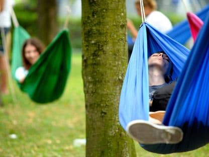 "Părinţii să-și ia copiii în brațe și să-i asculte. Să-i întrebe: măi, tu ce mai faci?"