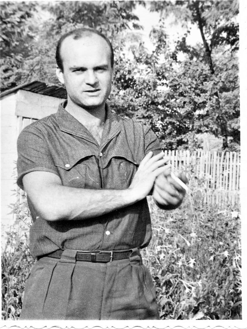 În primii ani de profesorat, cu țigara în mână. De 25 de ani nu mai fumează.