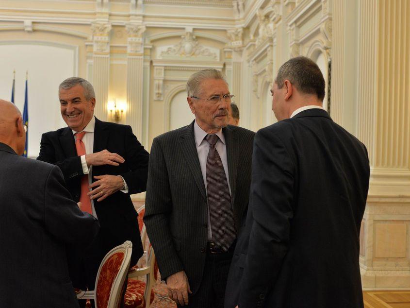 Patru protagonişti ai şedinţei: preşedintele Academiei, preşedintele Senatului, preşedintele Constantinescu şi fostul ministru Alexandrescu, care a chestionat proiectul de înfiinţare a Institutului Levantului. Fotografii: Lucian Muntean