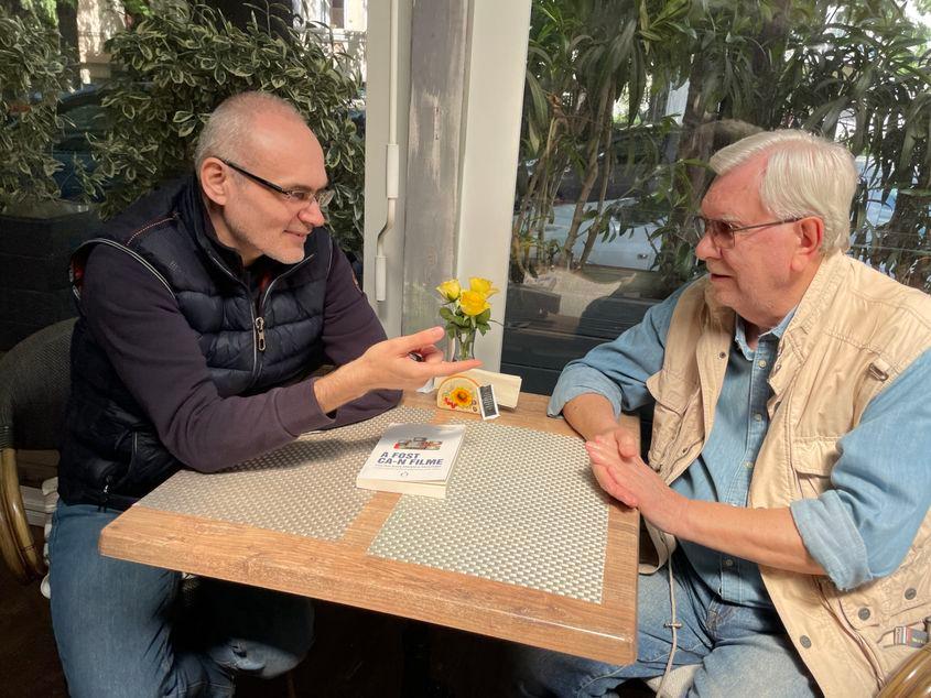Stejărel Olaru și Liviu Tofan (de la stânga la dreapta) semnează un volum inedit despre fenomenul video din România Comunistă. Foto: arhiva personală