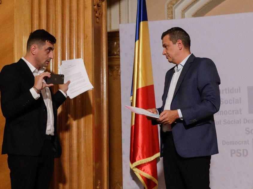 Aparent dușmani din punct de vedere politic. George Simion (AUR) și Sorin Grindeanu (PSD) s-au coordonat foarte des în Parlament. Foto: Inquam Photos / George Calin