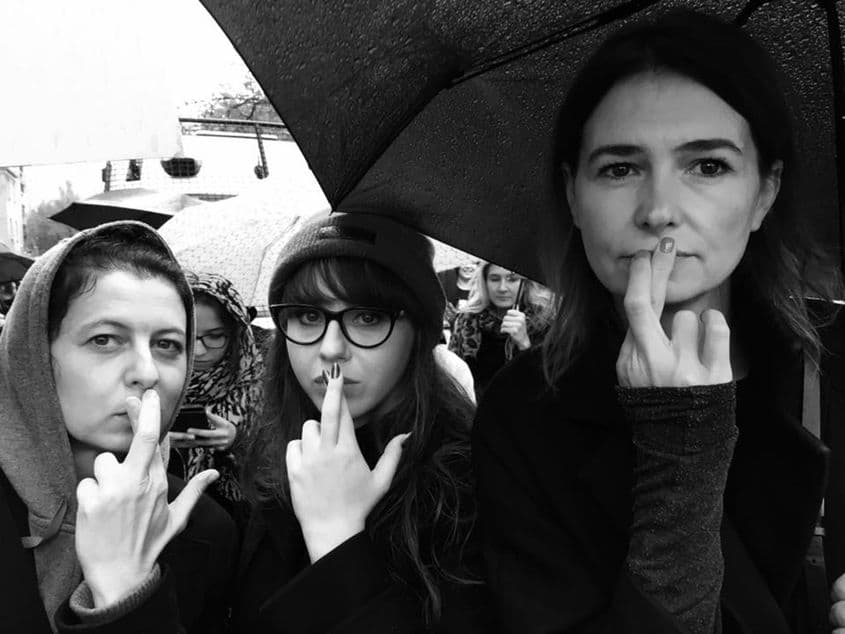 Sute de mii de femei au participat, luni, la protestele din Polonia. Foto: Facebook, #czarnyprotest